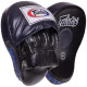 Лапа боксерська зігнута тренувальна шкіра FAIRTEX FMV9 24x19x5см 2штуки кольори в асортименті