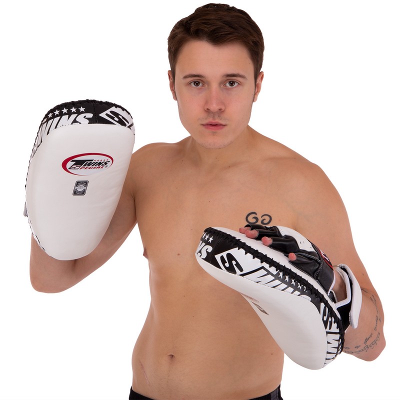 Пади для тайського боксу Тай-педи TWINS PML-23-L ліва 33x19x11см 1шт кольори в асортименті