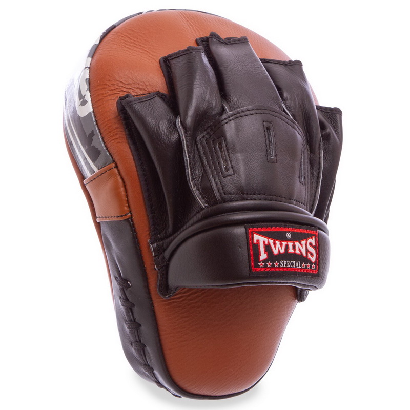 Лапа боксерська вигнута тренувальна шкіра TWINS PML10 18x27x4,5см 1штука кольори в асортименті