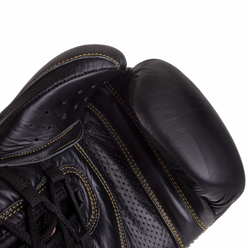Боксерські рукавиці шкіряні на шнурівці UFC PRO Prem Lace Up UHK-75047 18унцій чорний
