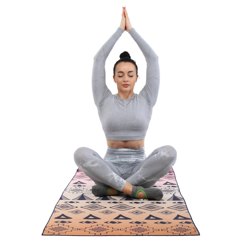 Килимок рушник для йоги з мікрофібри нековзний 4Monster YOGA TOWEL Y-YGT 186x75см кольори в асортименті